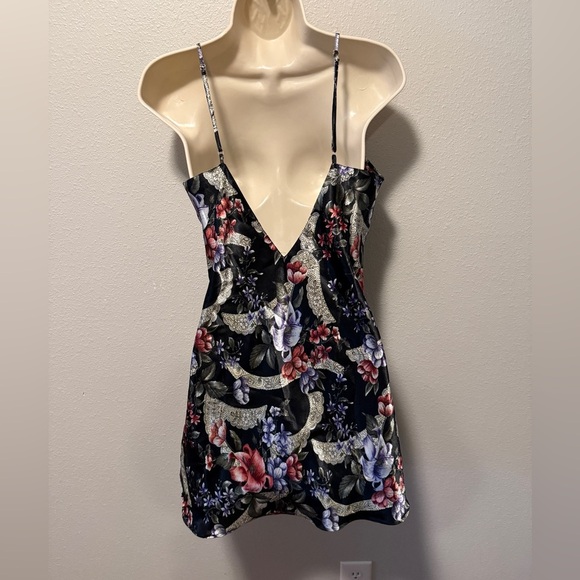 Vintage Victoria’s Secret Floral Lace trim Chemise Nightie Sleepwear Size M - Picture 13 of 13